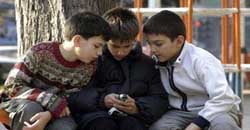 موبایل دانش آموزان و کودکان مضرات استفاده از موبایل قبل از خواب
